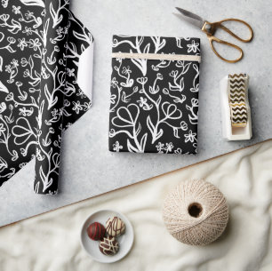 Blumenmuster in Weiß auf Schwarz Geschenkpapier