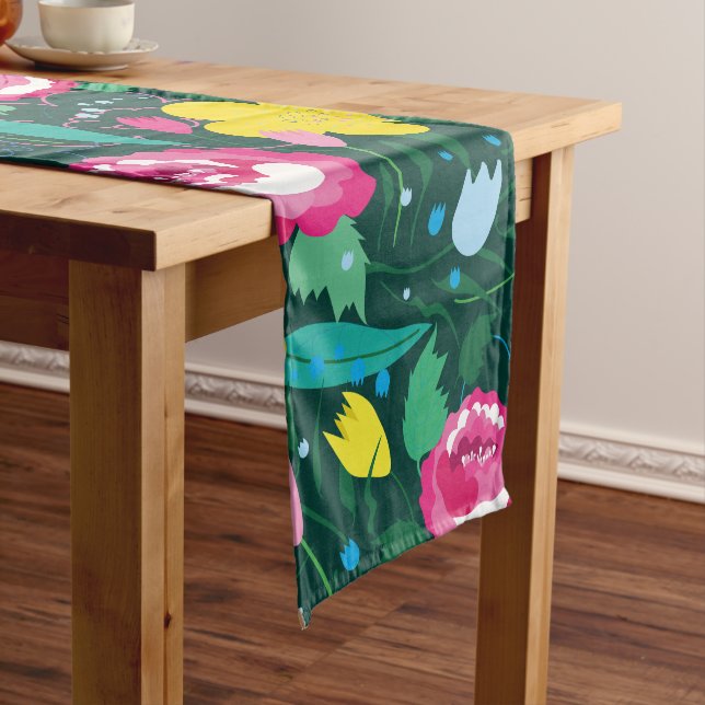 Blumenmuster mit bunten Bouquets. Großer Tischläufer (Beispiel)