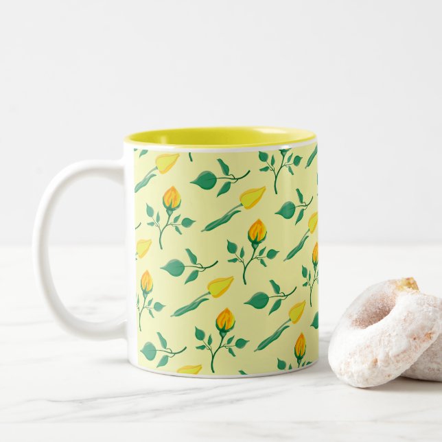 Blumenmuster mit gelben Rosen-und Tulpenfarben-Blu Zweifarbige Tasse (Mit Donut)