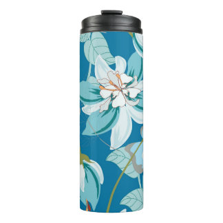 Blumenmuster, vielseitiges Design der Blume. Thermosbecher