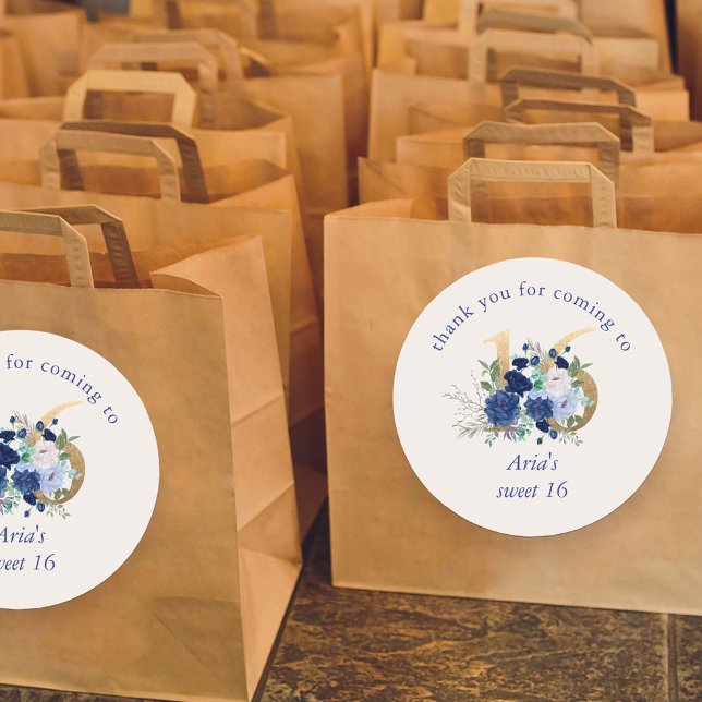 Blumennummer 16 Ivory Royal Blue Gold Sweet 16 Runder Aufkleber (Sweet 16 favor stickers  with royal blue and ivory roses from my Royal Rose collection)