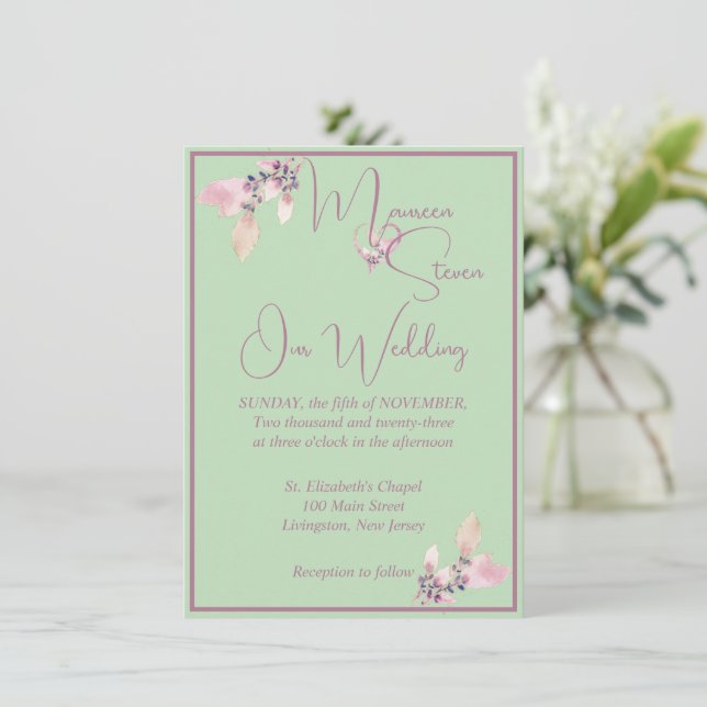 Blumenpastel Green & Mauve Wedding Einladung (Stehend Vorderseite)