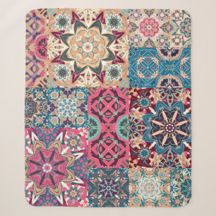 Blumenpatchwork: vintage kariertes Muster. Sherpadecke