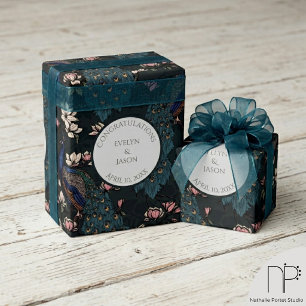 Blumenreiches schwarzes Verlobungs-Pfauen-Geschenk Geschenkpapier