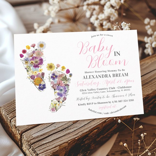 Blumenspuren Pink Baby Girl Dusche Einladung (Baby In Bloom Cute Floral Footprints Pink Baby Girl Baby Shower Invitation, pressed flowers)