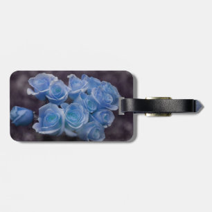 Blumenstrauß mit blauer Rose gepunkteter Hintergru Gepäckanhänger