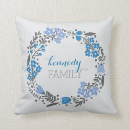 Blumenwreath-personalisiertes Monogramm-blaues Kissen