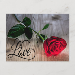 Blumige Liebe Rote Rosenblume Rustikales Holz Postkarte