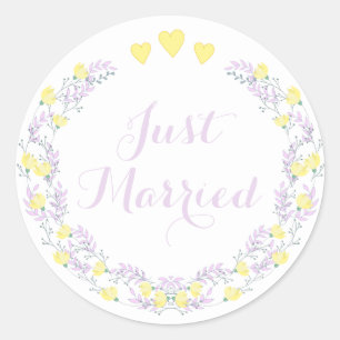 Blumiger lila und gelber Just Married Blumenkranz Runder Aufkleber