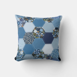 Blumiges, Denim-Patchwork: blaues Muster. Kissen
