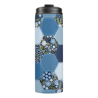 Blumiges, Jeans-Patchwork: blaues Muster. Thermosbecher