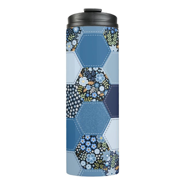 Blumiges, Jeans-Patchwork: blaues Muster. Thermosbecher (Vorderseite)