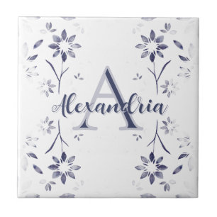 Blumiges personalisiertes Monogramm Name in Blau Fliese