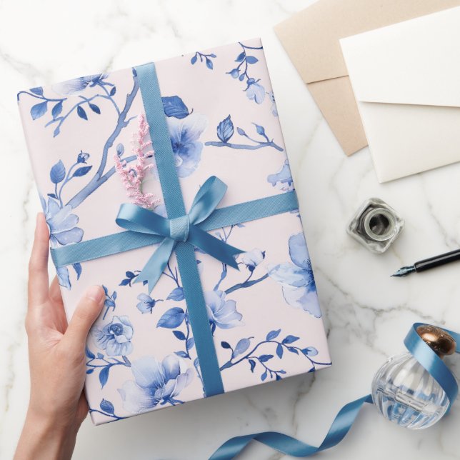 Blush Blue Floral Wedding Geschenkpapier (Schenken)
