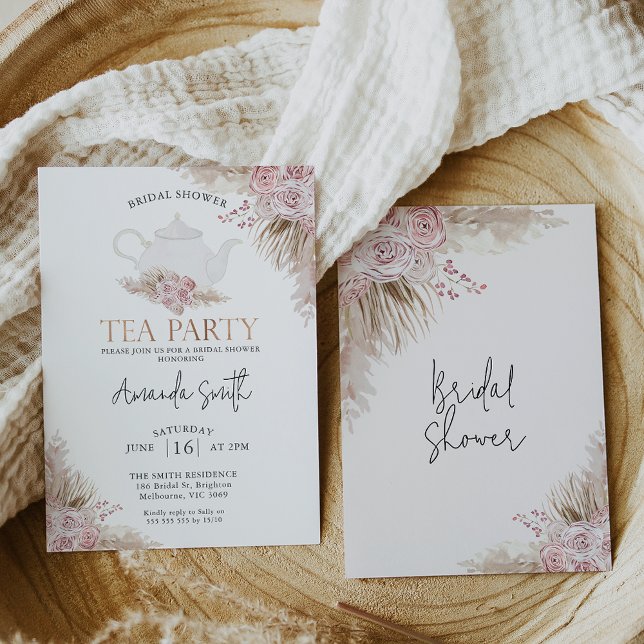 Blush Boho Floral Tee Party Brautparty Einladung (Blush boho floral tea party bridal invitation featuring a white teapot and some pampas grass.)