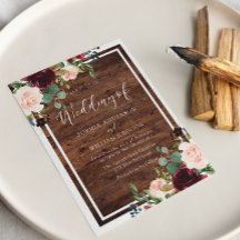 Blush & Burgund Rote Blume Rustikale Holzhochzeit