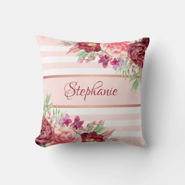 Blush Burgundy Floral Streifen Name Monogramm Kissen (Vorderseite)