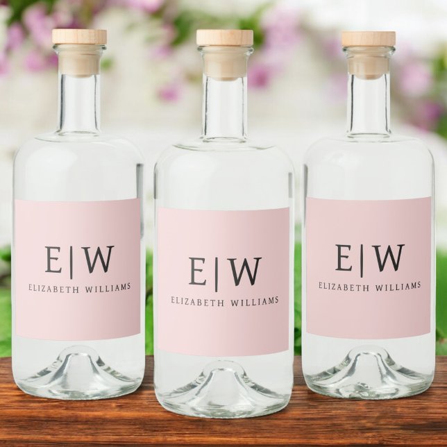 Blush Dusty Pink Modern Script Girl Monogram Name Alkoholflaschenetikett (Von Creator hochgeladen)