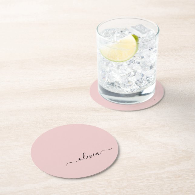 Blush Dusty Pink Modern Script Girl Monogram Name Runder Pappuntersetzer (Vor Ort)