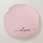 Blush Dusty Pink Modern Script Girl Monogram Name Rundes Kissen<br><div class="desc">Blush Dusty Pink einfache Script Monogram Name Pouf Kissen. Das Kissen macht den perfekten 16 Geburtstag,  Hochzeit,  Brautparty,  Babydusche oder Junggeselinnen-Abschied Geschenk für jemanden,  der sein Zimmer in Rose Gold dekoriert.</div>