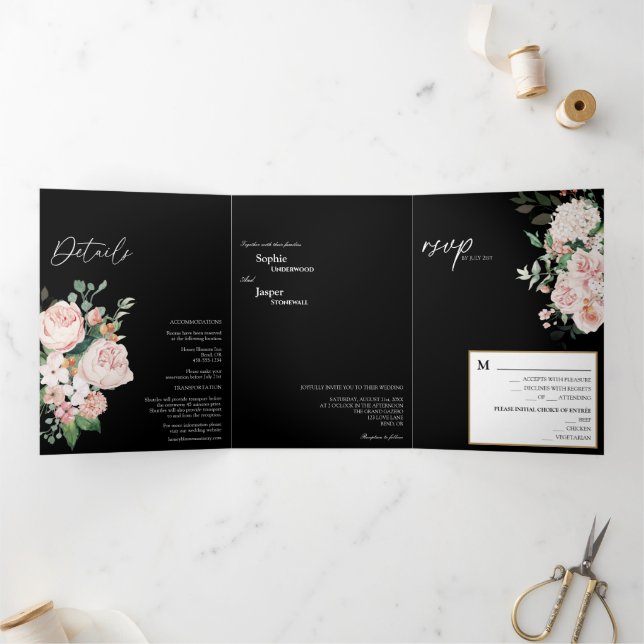 Blush Floral Black Tri-Fold Hochzeit Einladung (Innenseite)