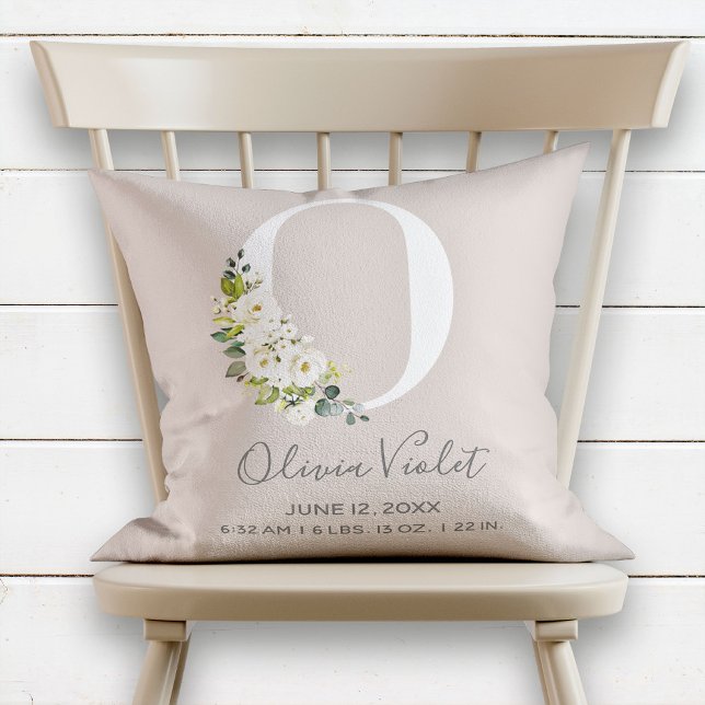 Blush Floral Letter O Monogram Baby Birth Stats Kissen (Von Creator hochgeladen)