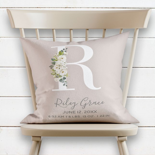 Blush Floral Letter R Monogram Baby Birth Stats Kissen (Von Creator hochgeladen)