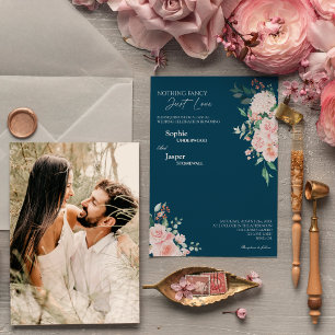 Blush Floral Navy Nichts Extravagantes Foto Hochze Einladung