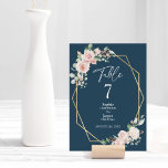 Blush Floral Simple Navy Hochzeitungs-Tischnummer Tischnummer<br><div class="desc">Dieses blumengeschmückte Hochzeitsdesign der Marine besticht durch seine elegante klassische Tischnummer in Pastellrosa und Marineblau mit schlichter moderner Typografie und eleganter Kalligraphie, die für jeden Veranstaltungsstil einen raffinierten Ton bietet. Jedes Produkt ist mit wunderschönen, rosa Rosen mit üppigen Rosen und pfirsichfarbenen und elfenbeinigen Hydrangeas, die mit üppigen Eukalyptus- und grünen...</div>