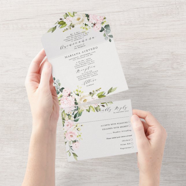Blush Floral Traditioneller Aufsatz Quinceañera All In One Einladung (Abreißtisch)