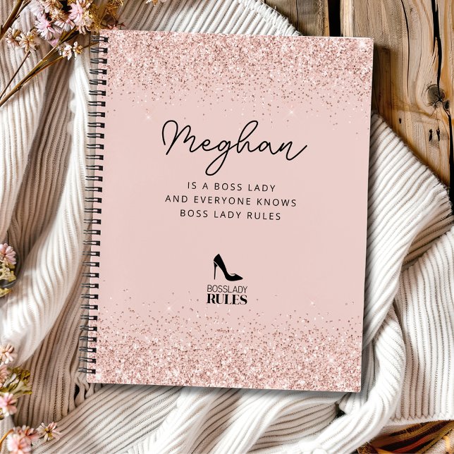 Blush Glitzer Boss Lady Regeln Personalisiert Notizbuch (Blush Glitter Boss Lady Rules Stiletto Logo Personalized Notebook)