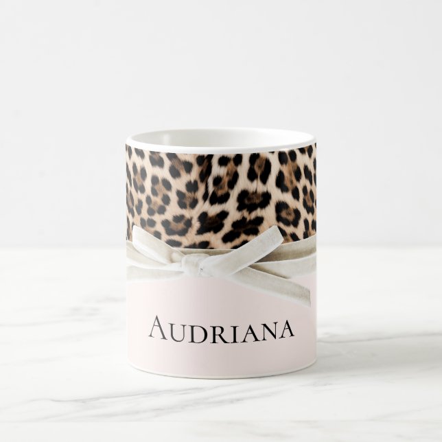 Blush Leopard White Bow Kaffeetasse (Mittel)