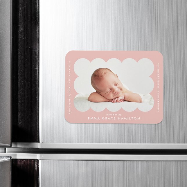 Blush Modern Scalloped Frame Birth Announcement Magnet (Von Creator hochgeladen)