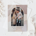 Blush Modern Shimmering Season's Greetings Foto Feiertagskarte<br><div class="desc">Mit dieser modernen und eleganten Gruß-Foto-Karte der Saison können Sie Ihren Urlaub bei Familie und Freunden genießen. Die abstrakten Formen sind in Aquarelltönen,  Beige und Blau gehalten,  mit Akzenten aus Glitzer. Personalisieren Sie diese schillernde Urlaubskarte,  indem Sie Ihren Urlaubsgruß,  Namen und Jahr hinzufügen.</div>