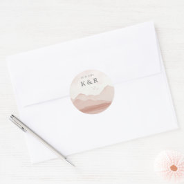 Blush Mountain Range Landscape Wedding Monogram Runder Aufkleber