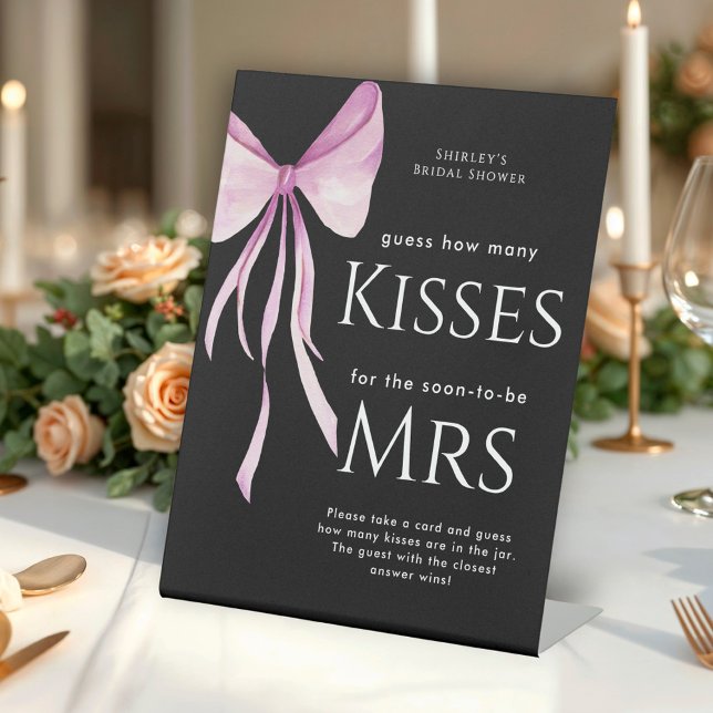Blush Pink Bow Brautparty Raten wie viele Küsse Sockelschild (Von Creator hochgeladen)