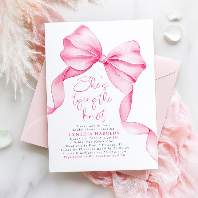 Blush Pink Bow She's Tying the Knot Bridal Shower Einladung (Pink Bow Whimsical Playful Bridal Shower Invitation)