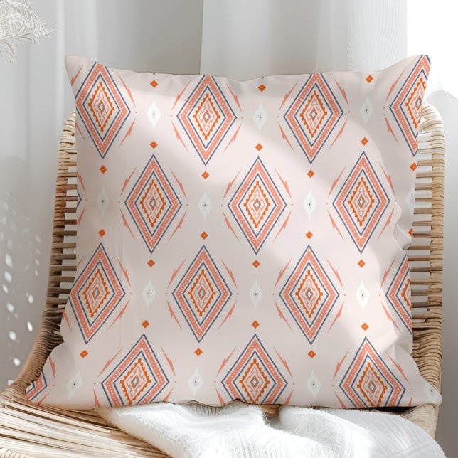 Blush Pink Burnt Orange Navajo Diamond Muster Kissen (Pink Burnt Orange Navajo Diamond Shape Throw Pillow in a sunny rattan armchair)