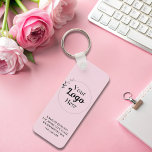 Blush Pink Business-Logo qm moderner Code Schlüsselanhänger<br><div class="desc">Dieses elegante,  rot-grüne Geschäftsmodell besticht durch ein modernes minimalistisches Design,  das eine mühelose Anpassung ermöglicht. Fügen Sie einfach Ihr Firmenlogo und QR-Code oder Details hinzu,  um ein berufliches und stilvolles Aussehen zu schaffen. Perfekt um ein schlankes und ausgeklügeltes Markenimage zu fördern.</div>