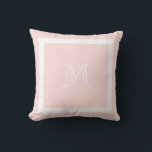 Blush Pink Classic Monogram Kissen Kissen<br><div class="desc">Ein traditionelles Monogramm mit bearbeitbarer Hintergrundfarbe und Rand</div>