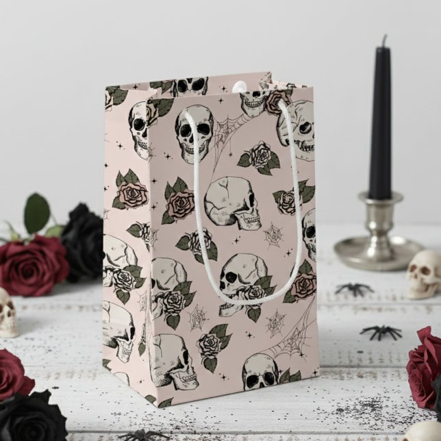 Blush Pink Elegant Dark Halloween Skull Kleine Geschenktüte (Cool Blush Pink Floral Black Skulls. Elegant Gothic Halloween & Dia de los Muertos Gift Bags for Her)