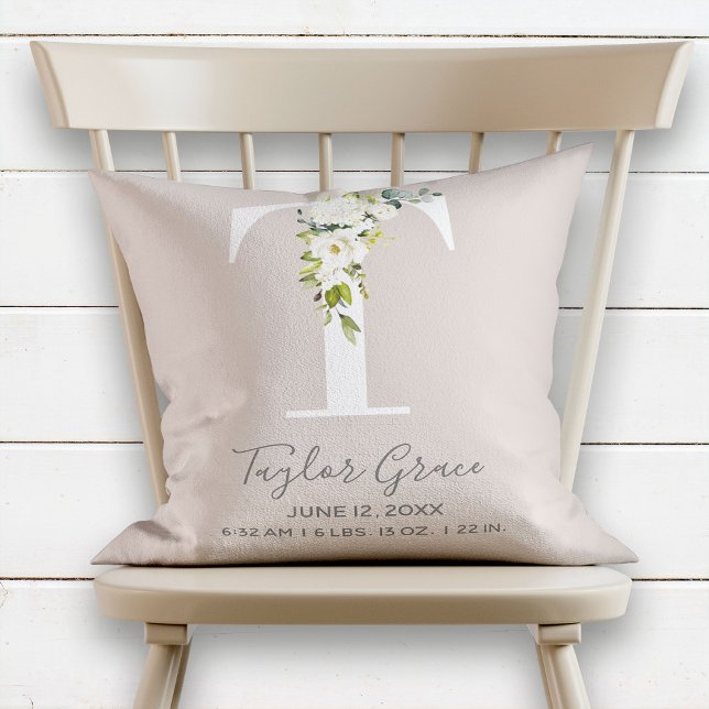 Blush Pink Floral Letter T Baby Script Birth Stats Kissen (Von Creator hochgeladen)