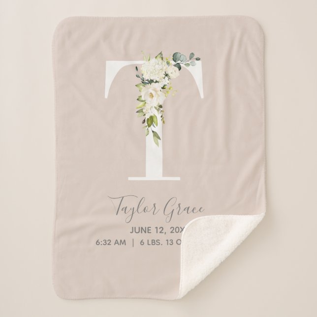 Blush Pink Floral Letter T Baby Script Birth Stats Sherpadecke (Vorderseite)