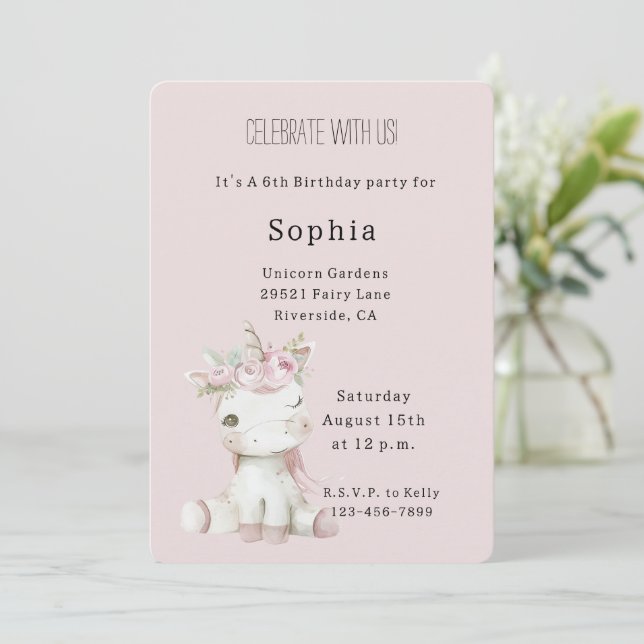 Blush Pink Floral Unicorn Birthday Einladung (Stehend Vorderseite)