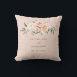 Blush Pink Floral Wasserfarbe Elegante Hochzeit Kissen<br><div class="desc">Eleganter, sanfter Duft mit rosa, pfirsichfarbenen Blume. So elegant und raffiniert. So eine elegante Hochzeit ist ein Sake. Fügen Sie Ihre Namen, Hochzeitsdatum, um dieses Kissen besonders. Ich habe es genossen, dieses Design für Sie zu kreieren. So ein schönes und romantisches Design mit sanften Farben. Zazzle garantiert 100% Kundenservice und...</div>