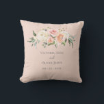 Blush Pink Floral Wasserfarbe Elegante Hochzeit Kissen<br><div class="desc">Eleganter, sanfter Duft mit rosa, pfirsichfarbenen Blume. So elegant und raffiniert. So eine elegante Hochzeit ist ein Sake. Fügen Sie Ihre Namen, Hochzeitsdatum, um dieses Kissen besonders. Ich habe es genossen, dieses Design für Sie zu kreieren. So ein schönes und romantisches Design mit sanften Farben. Zazzle garantiert 100% Kundenservice und...</div>