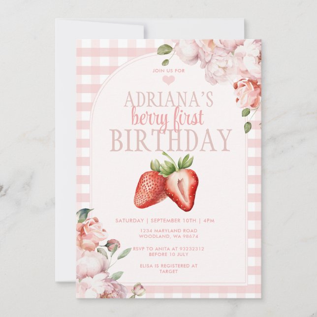 Blush Pink Gingham Berry Sweet Birthday Einladung (Vorderseite)