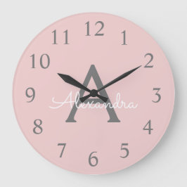 Blush Pink Grau Modern Script Girl Monogram Name Große Wanduhr