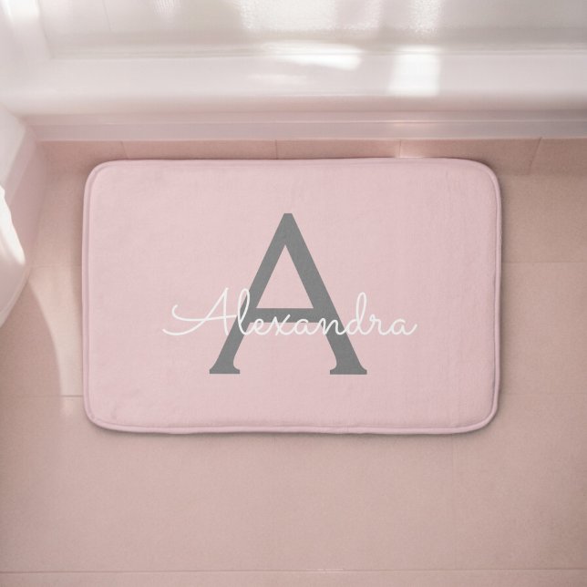 Blush Pink Grau Modernes Script Girly Monogram Nam Badematte (Von Creator hochgeladen)