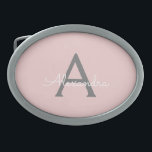 Blush Pink Grau Modernes Script Girly Monogram Nam Ovale Gürtelschnalle<br><div class="desc">Blush Pink und Gray Simple Script Monogram Name Gürtelschnalle. Das macht den perfekten Abschluss,  süß 16 16.,  18.,  21.,  30.,  40.,  50.,  60.,  70.,  80.,  90.,  100. Geburtstag,  Hochzeit,  Brautparty,  Jubiläum,  Babydusche oder Junggeselinnen-Abschied Geschenk für jemanden,  der Luxus und Chic Stil Lieben glänze.</div>